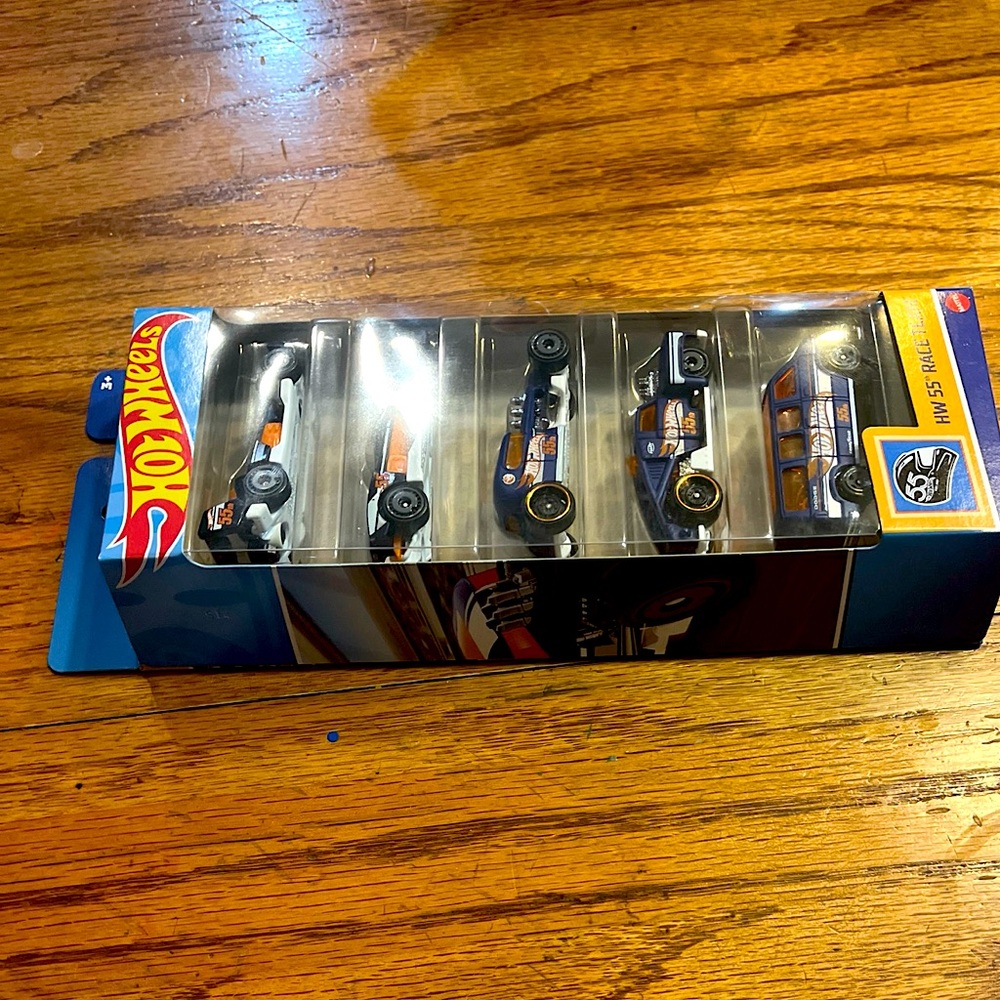 5 pack HW 55th Race team! With treasure hunt included! Free shipping!